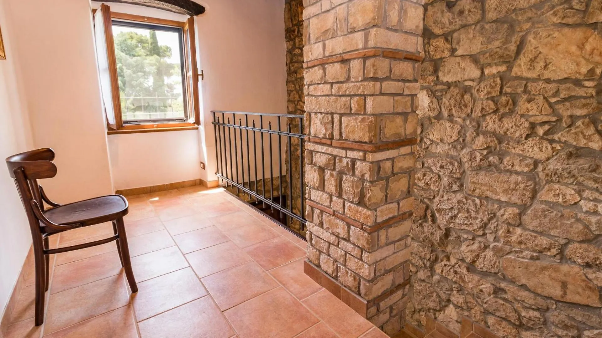 度假居 Awesome Home In Kosinozici With Kitchen 克罗地亚