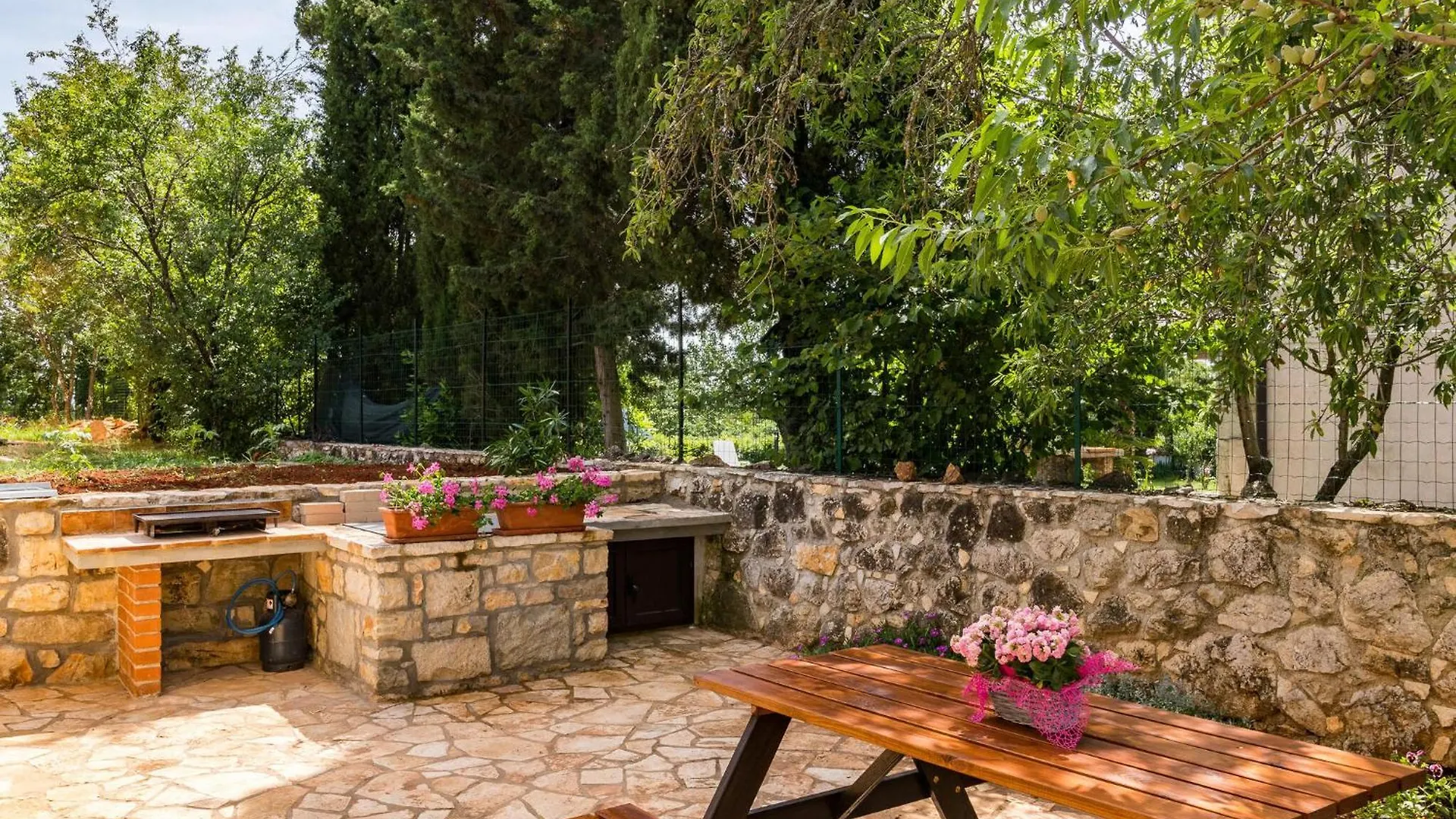 Awesome Home In Kosinozici With Kitchen 克罗地亚