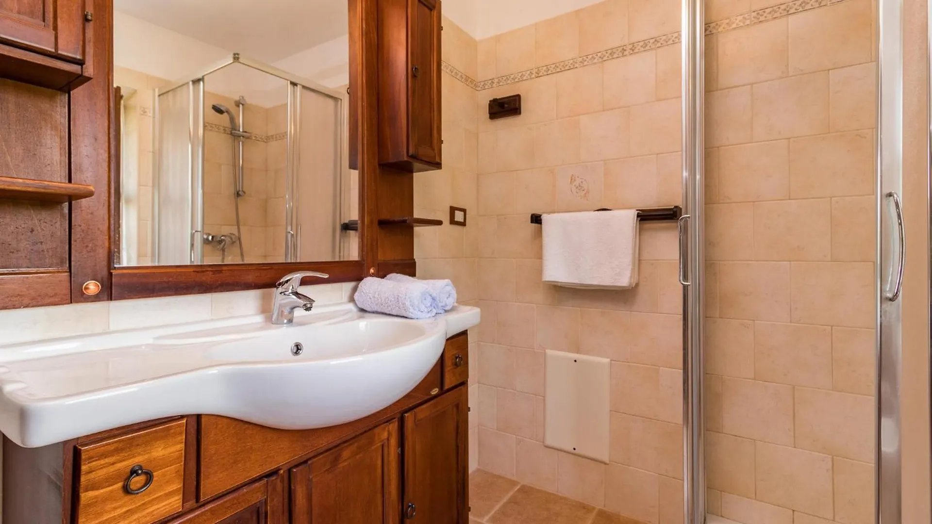 Awesome Home In Kosinozici With Kitchen